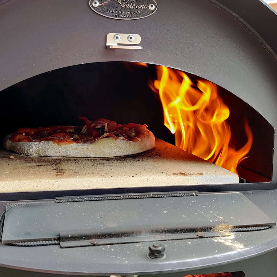 Four à pizza au feu de bois sur pierre : Vulcano Vésuve