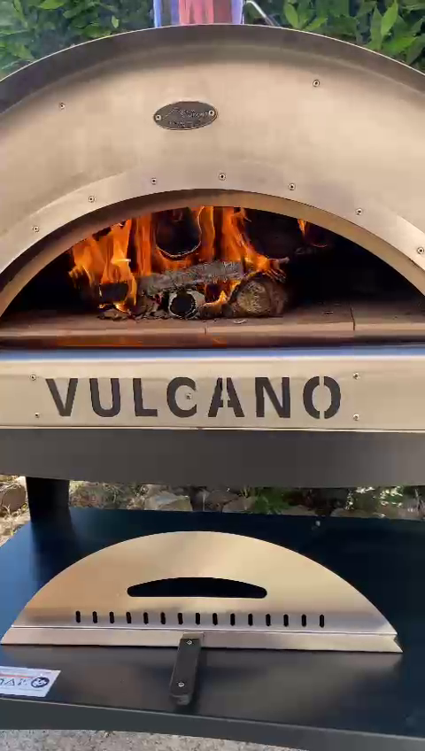 Four à pizza au feu de bois sur pierre : Vulcano Vésuve