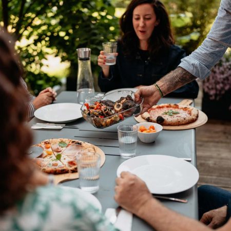 Soirée pizza en Famille avec un four à pizza